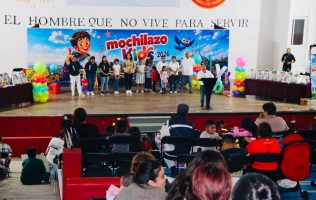 Obsequia Tlalnepantla mochilas a niños para este regreso a clases