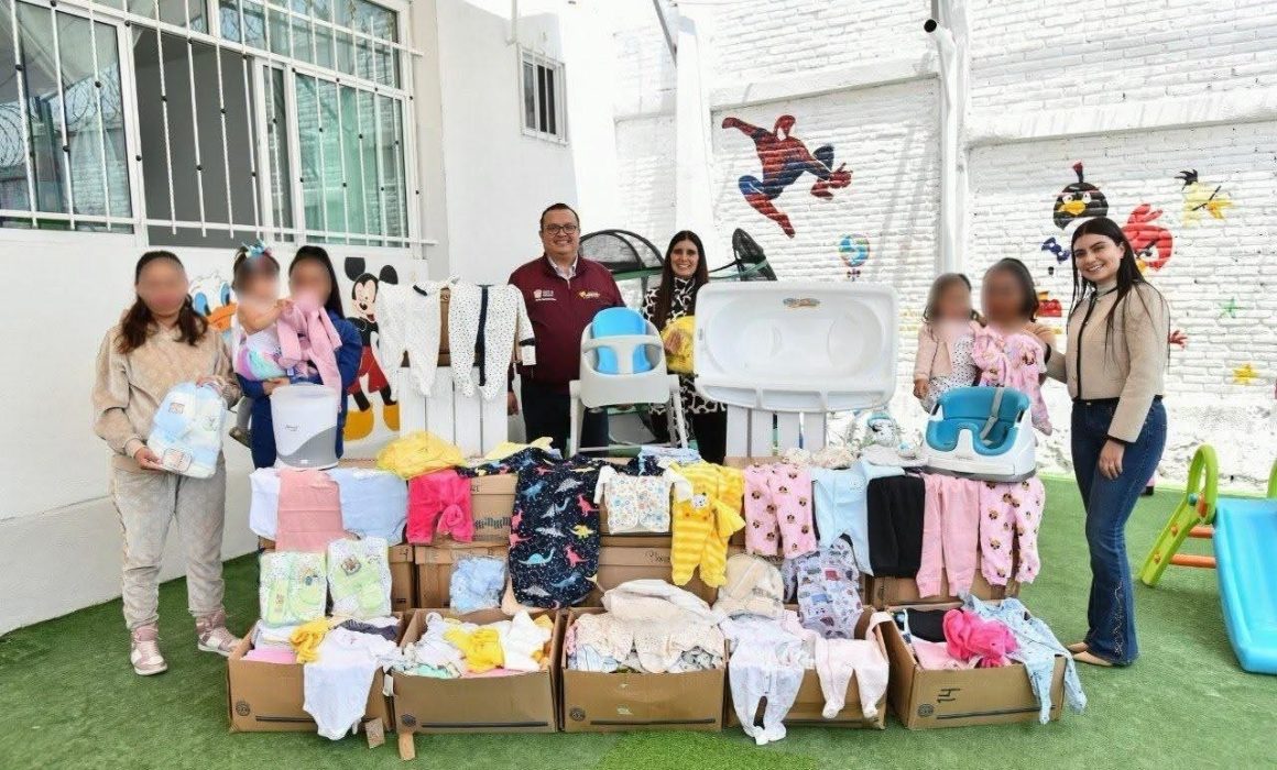 Organiza SSEM donación de juguetes a niños de reclusas y les da alegría