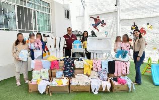 Organiza SSEM donación de juguetes a niños de reclusas y les da alegría
