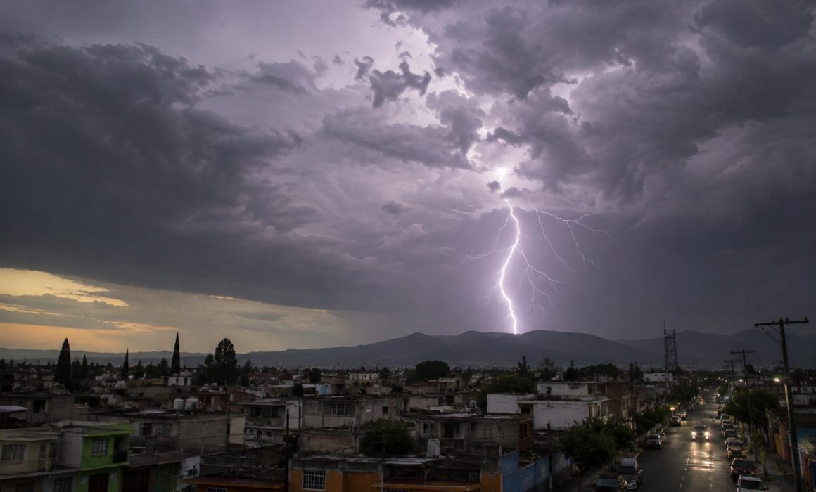 Persisten lluvias en el Edomex impulsadas por Onda Tropical 27