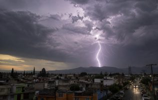 Persisten lluvias en el Edomex impulsadas por Onda Tropical 27
