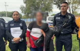 Pide ayuda menor extraviada y se reúne con su madre en Acolman