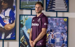 Presenta Porto a Santiago Giménez