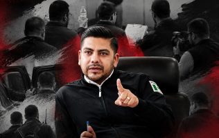 Presume Neza austeridad y Adolfo Cerqueda luce rodeado de asistentes