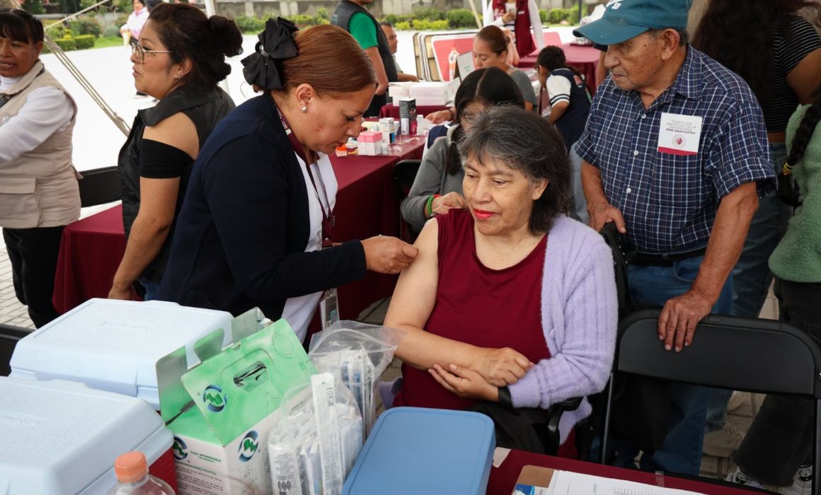 Protege Naucalpan salud de sus mujeres con consultas y asesoría legal