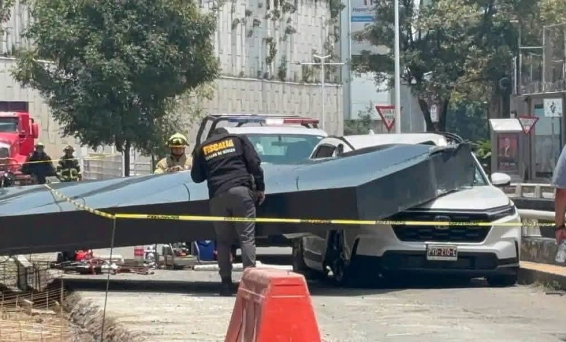 Provoca tragedia desplome de estructura frente a Paseo Interlomas