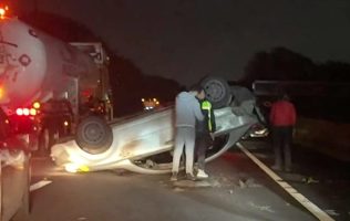 Provoca volcadura reducción de carriles en Chamapa-Lechería