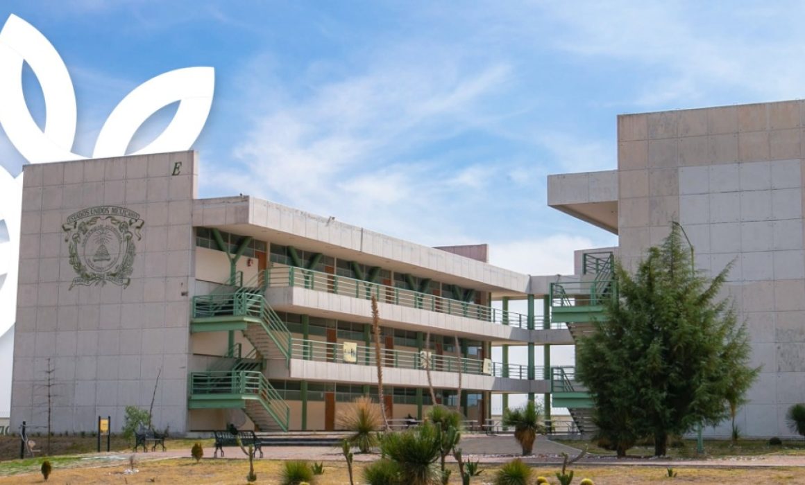Recibe joven de UAEMéx Huehuetoca presea por su gran promedio académico