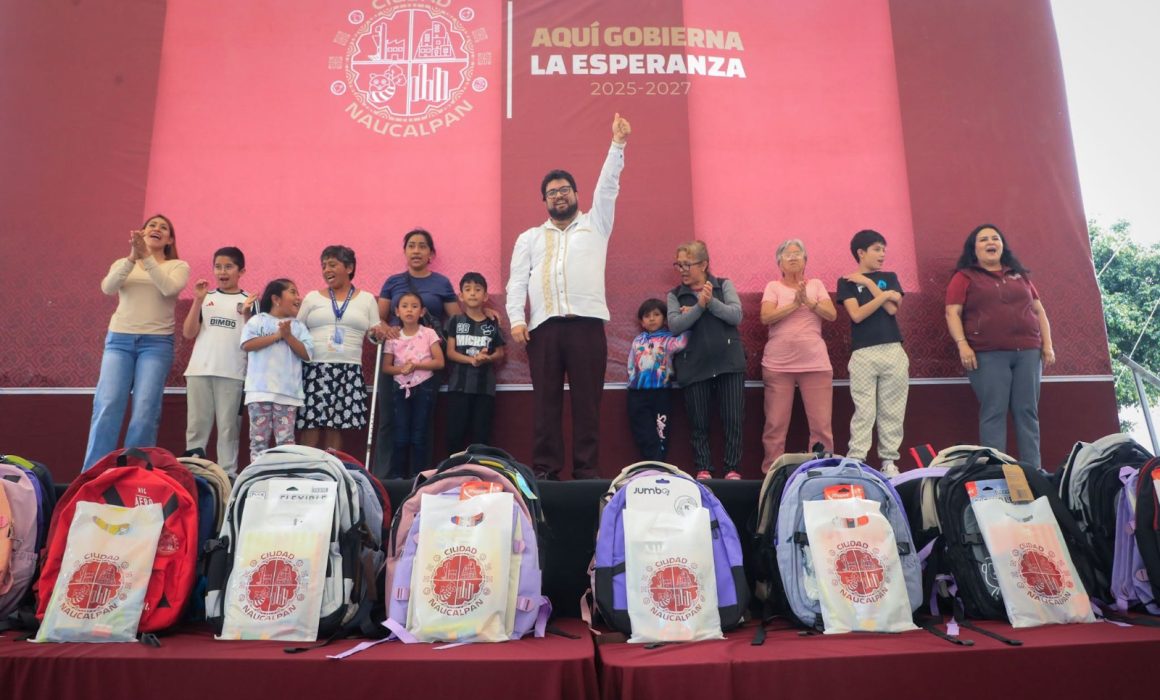 Reduce Naucalpan gasto familiar con mil 500 mochilas y útiles gratuitos