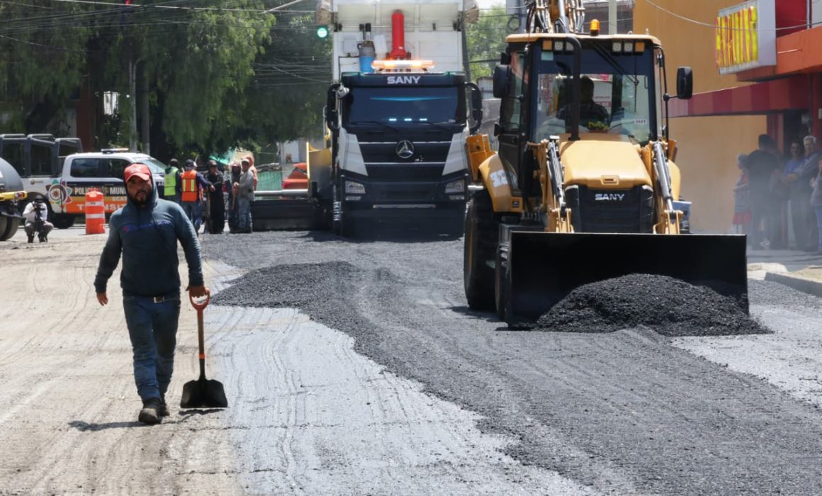 Rescata Azucena Cisneros calles de Jardines de Morelos tras 26 años