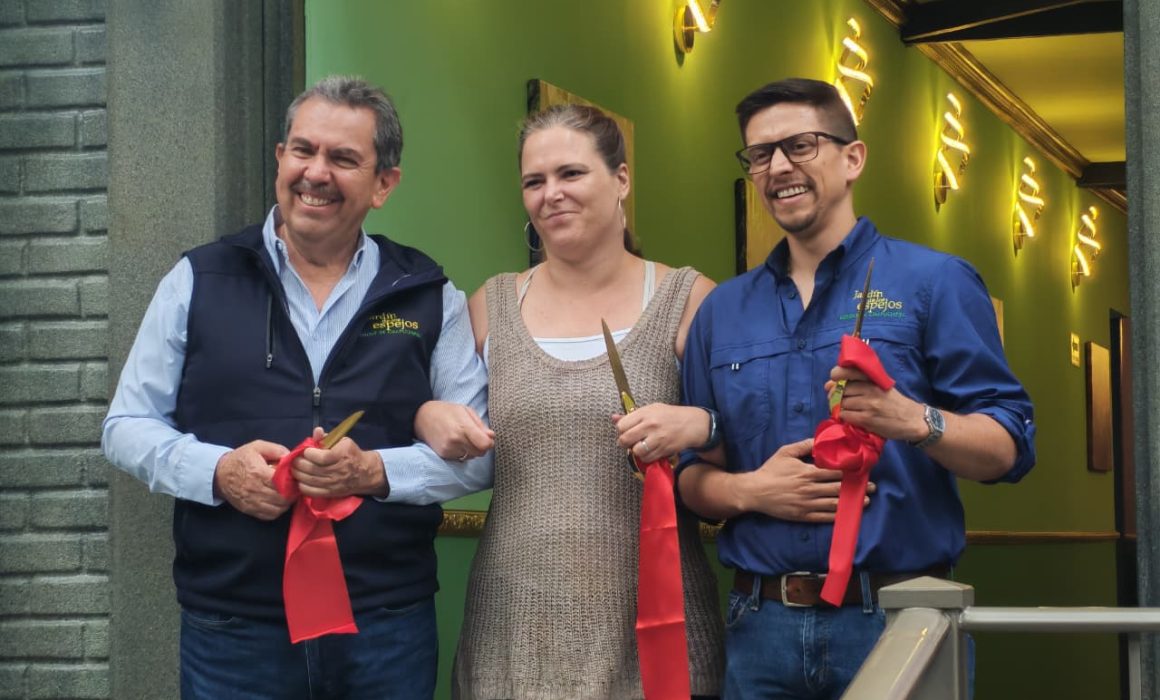 Revive Natasha Uren la magia del Jardín de Espejos en Chapultepec