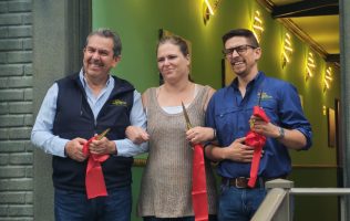 Revive Natasha Uren la magia del Jardín de Espejos en Chapultepec