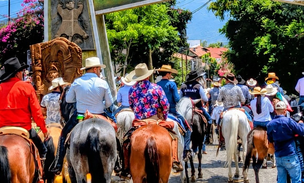 Rompe Malinalco récord con Cabalgata en Honor al Divino Salvador