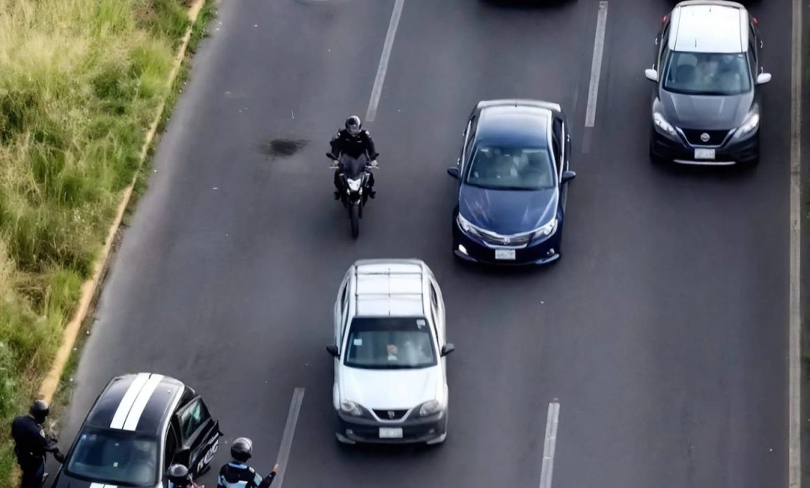 Se queda dormido en avenida Central y provoca caos en el tránsito
