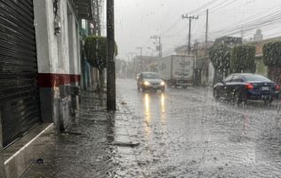 Sorprende onda tropical 28 al Edomex con lluvias y granizo este lunes