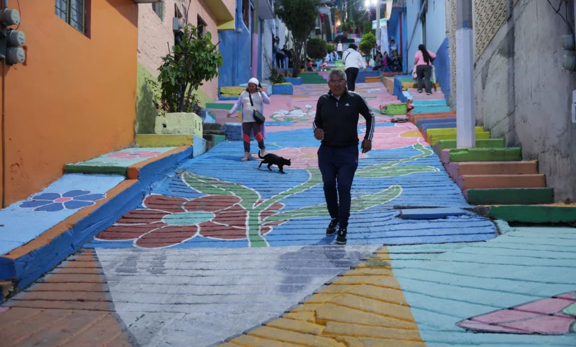 Transforman con color y luz más de 3 mil viviendas en Ecatepec