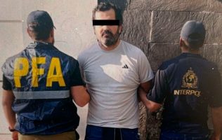 Trasladan de Argentina a México a excontralmirante Fernando Farías