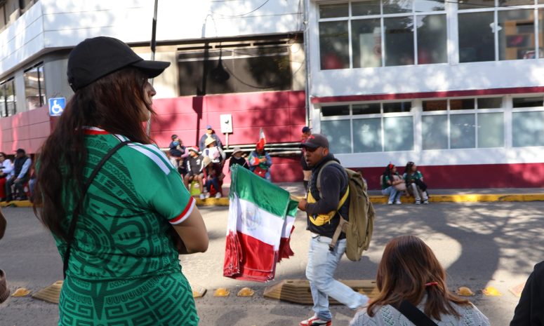 Llenan Familia las calles del Centro de Toluca por el desfile patrio
