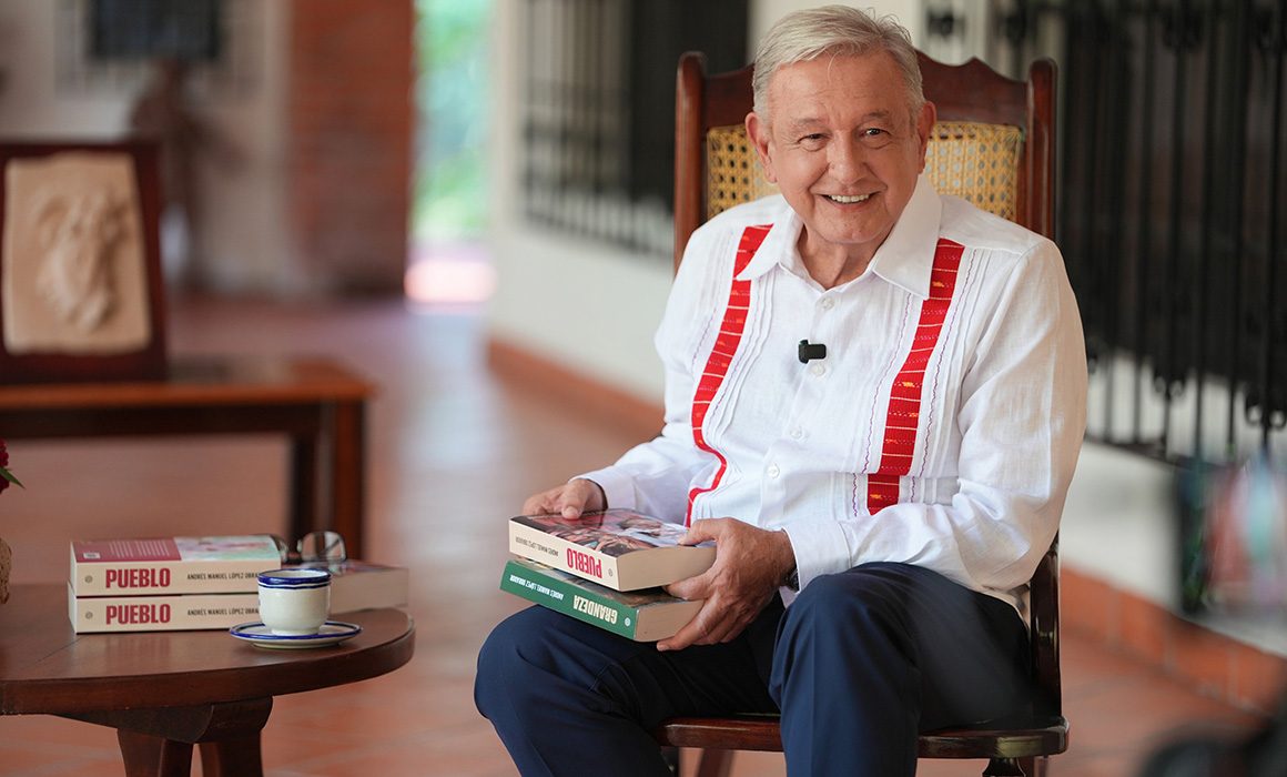 AMLO presenta Pueblo, aunque la sola palabra le cause molestia a algunos