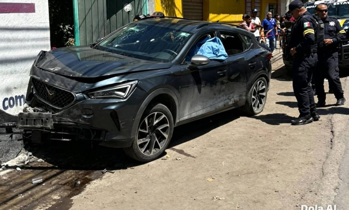 Acribillan camioneta con 40 disparos dejando dos muertos en Acolman