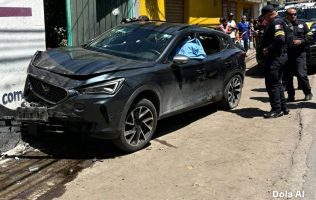 Acribillan camioneta con 40 disparos dejando dos muertos en Acolman
