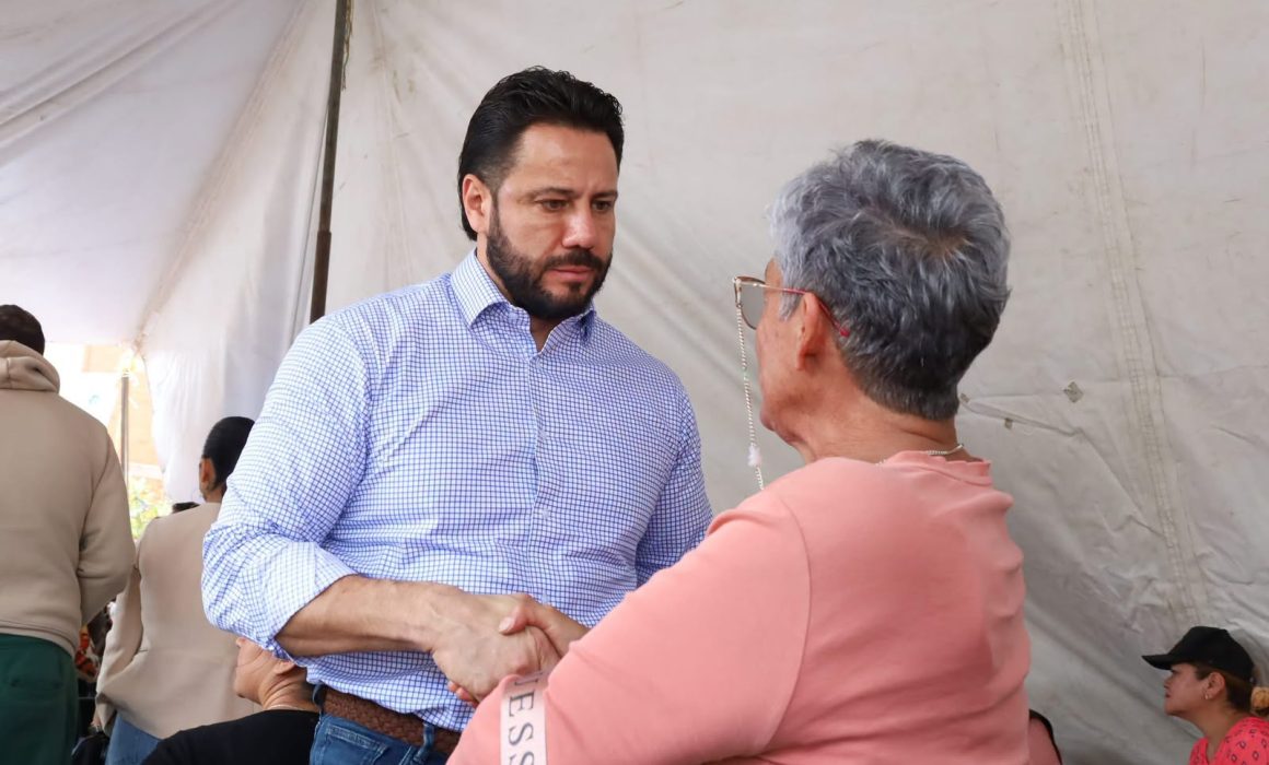 Alcanza Anuar Azar a 130 comunidades con programas de apoyo familiar