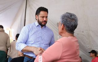 Alcanza Anuar Azar a 130 comunidades con programas de apoyo familiar
