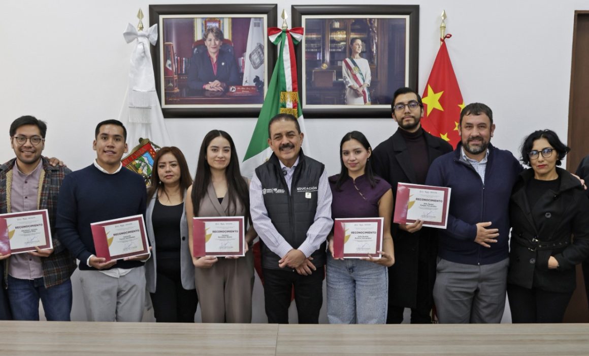 Entrega Edomex 6 becas para cursar posgrados especializados en China