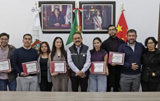 Entrega Edomex 6 becas para cursar posgrados especializados en China