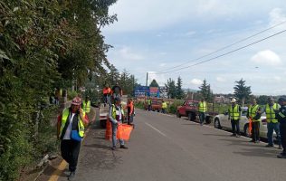 Ante abandono oficial, vecinos de El Oro rehabilitan sus vialidades