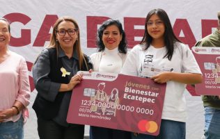 Apoyan con becas de transporte a 5 mil universitarios de Ecatepec