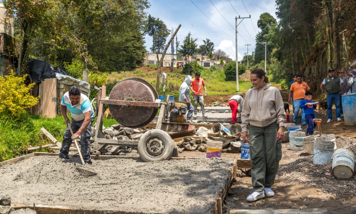 Atiende Erika Olea rezagos de agua y vialidades en Tianguistenco