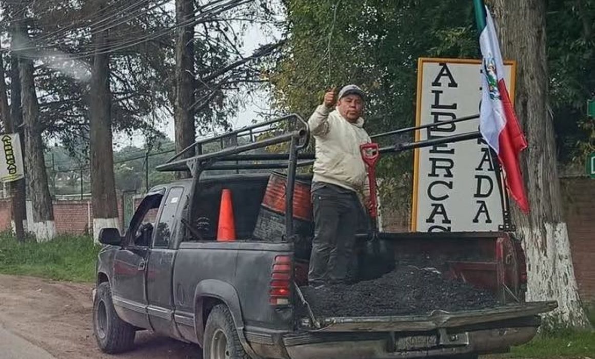 Bachea vecino carretera en Tepotzotlán ante omisión de Gely Zuppa