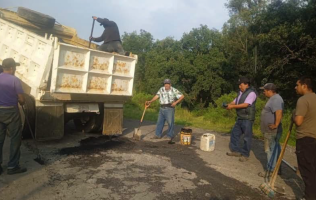 Continúan vecinos bacheando Tepotzotlán tras ser ignorados por Gely Zuppa