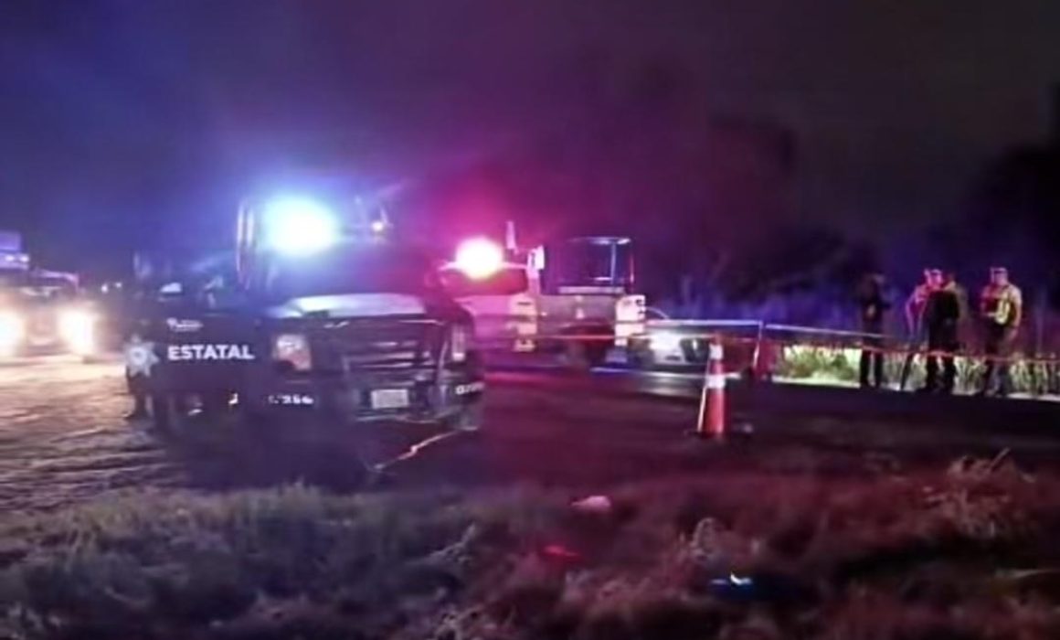 Balean a familia que viajaba en motocicleta en Teotihuacán