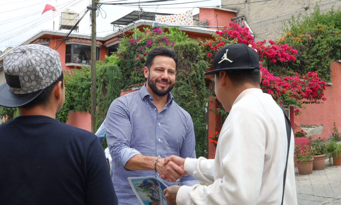 Beneficia Anuar Azar a familias con alimentos, salud y servicios baratos
