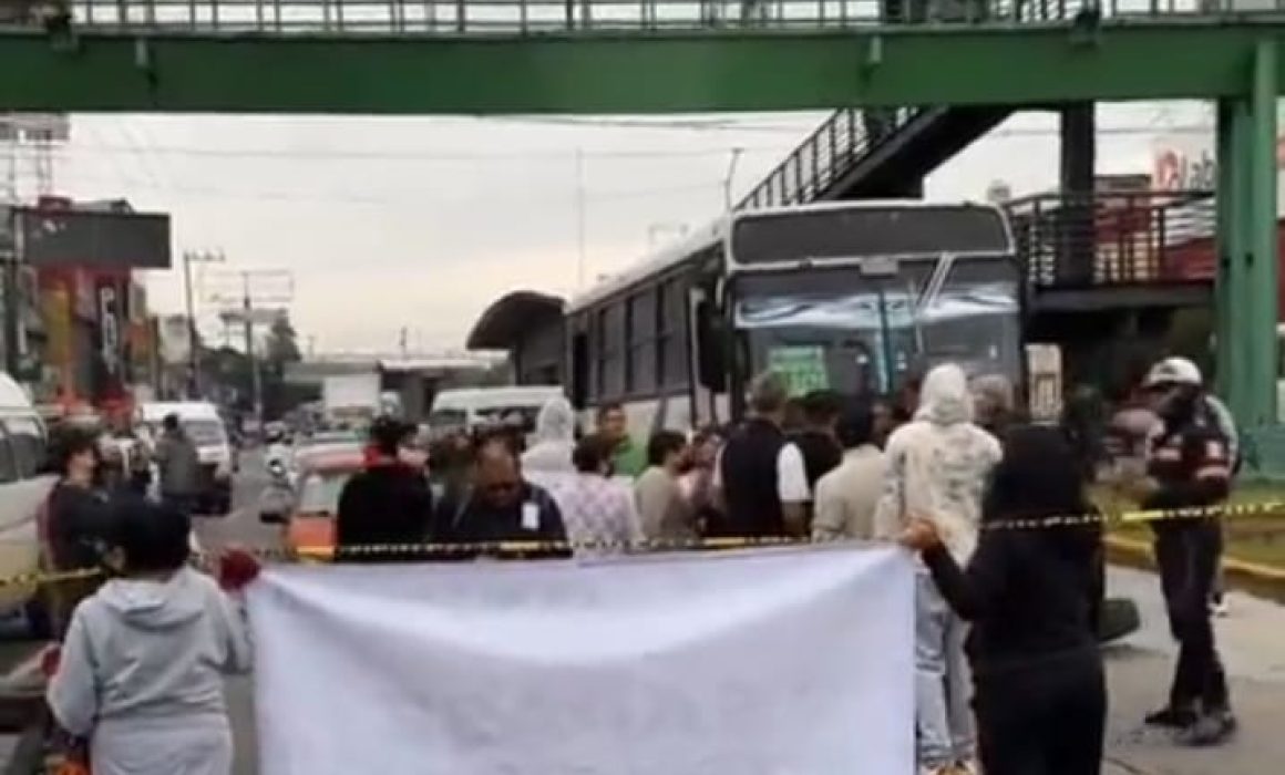 Bloquean Vía Morelos y suspenden tramo del Mexibús Línea 4