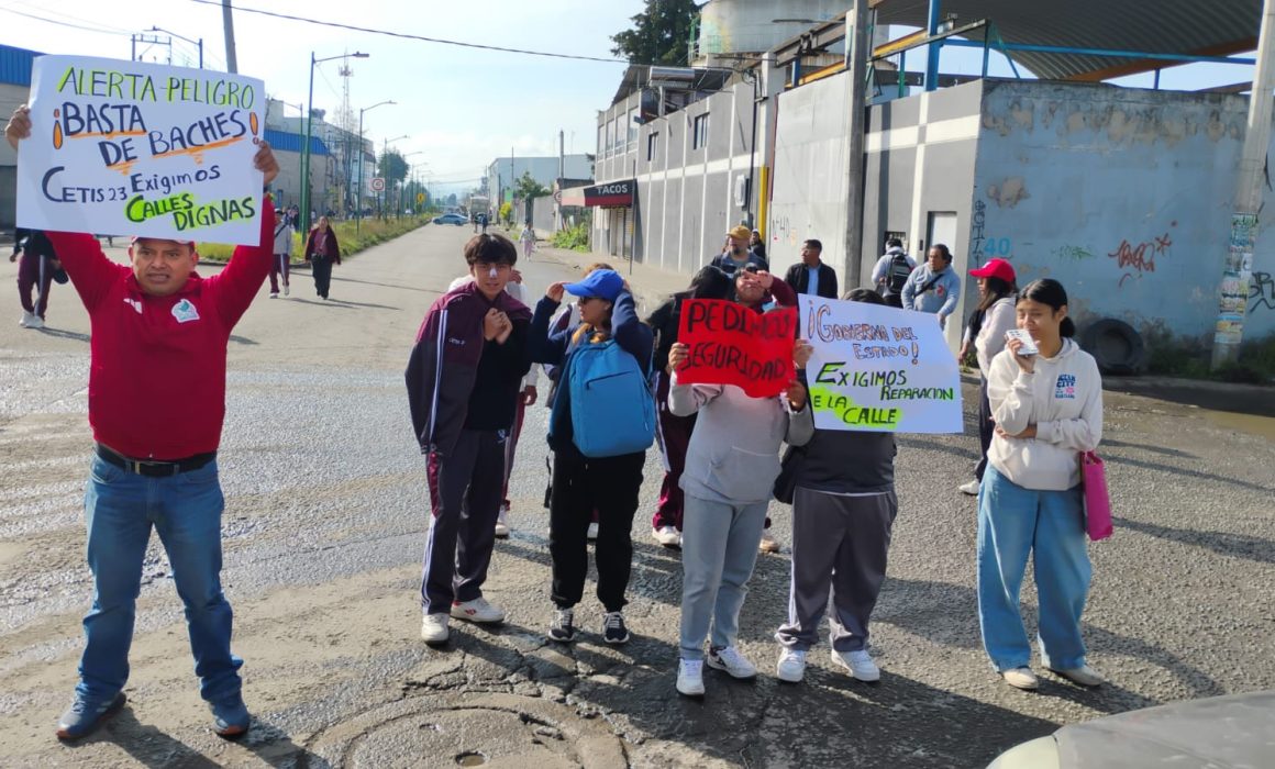 Bloquean estudiantes avenida Las Partidas; exigen seguridad en Lerma