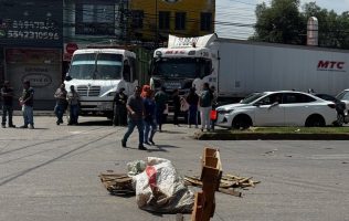 Bloquean la López Portillo; acusan a FGJEM de fabricar carpetas penales