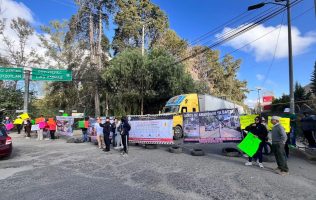 Bloquean vecinos carretera Teoloyucan-Las Ánimas en Cuautitlán