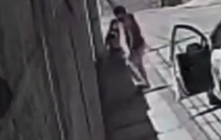 Buscan a sujeto que bajó de un auto para hacer tocamientos a una menor