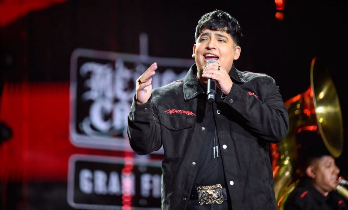 Canta Bryan Soto ante miles de personas en el Zócalo de la CDMX