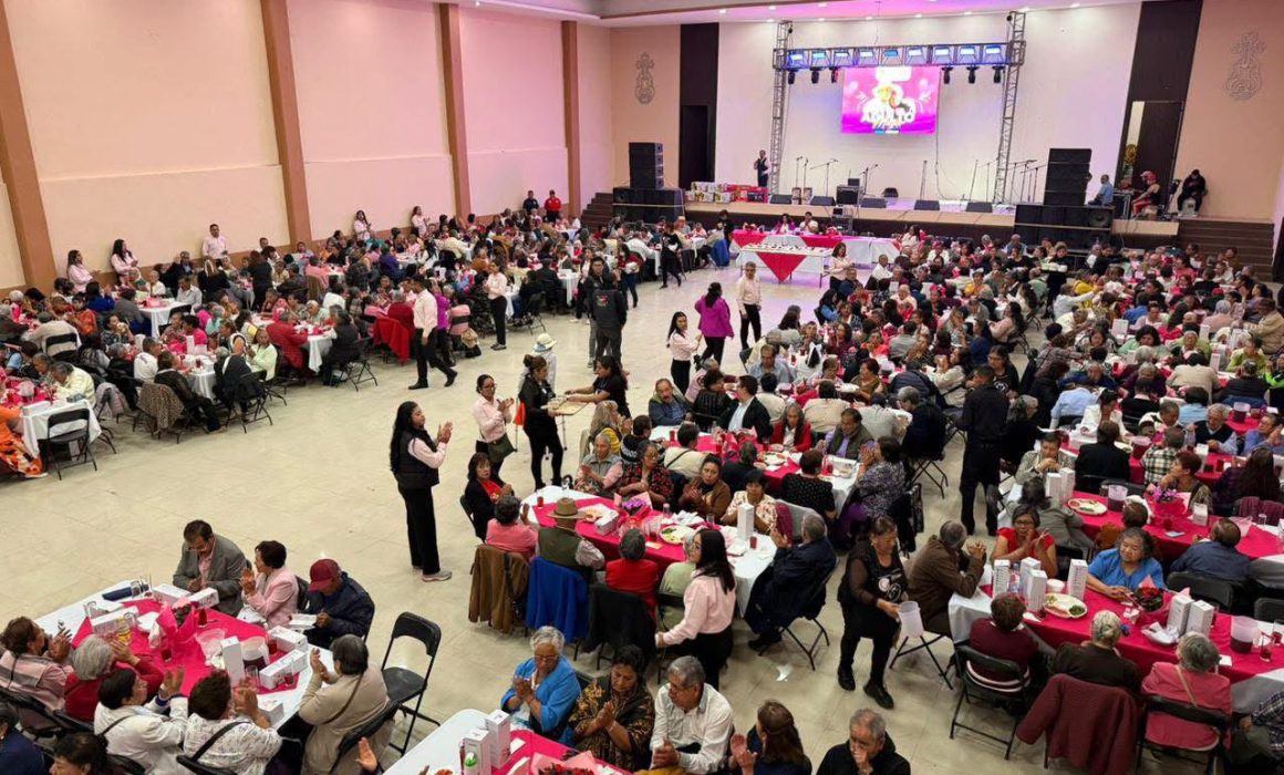 Celebran a adultos mayores de Amecameca con música y convivencia