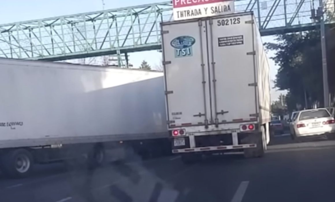 Choque de tráileres provoca caos vial en la carretera Toluca-Palmillas