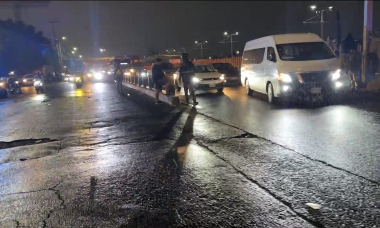 Colapsan conductores de Uber la México-Puebla hacia Chalco