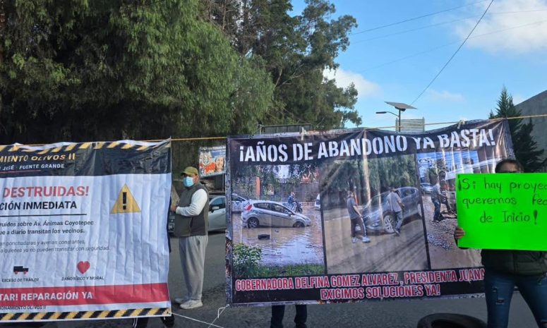 Colapsan vecinos límites de Tepotzotlán y Cuautitlán por vía destruida