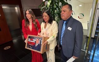 Con 23 mil firmas, exigen al Senado separar a Inzunza por acusaciones