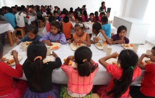 Con 62 comedores más, INPI atiende a 84 mil estudiantes indígenas