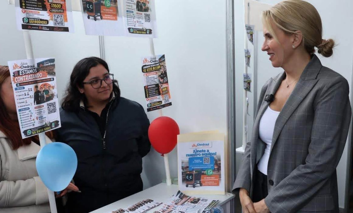 Conecta Huixquilucan a 100 empresas con más de mil buscadores de empleo