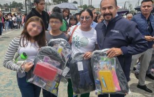 Continúa Atizapán entrega de útiles escolares para apoyar a familias
